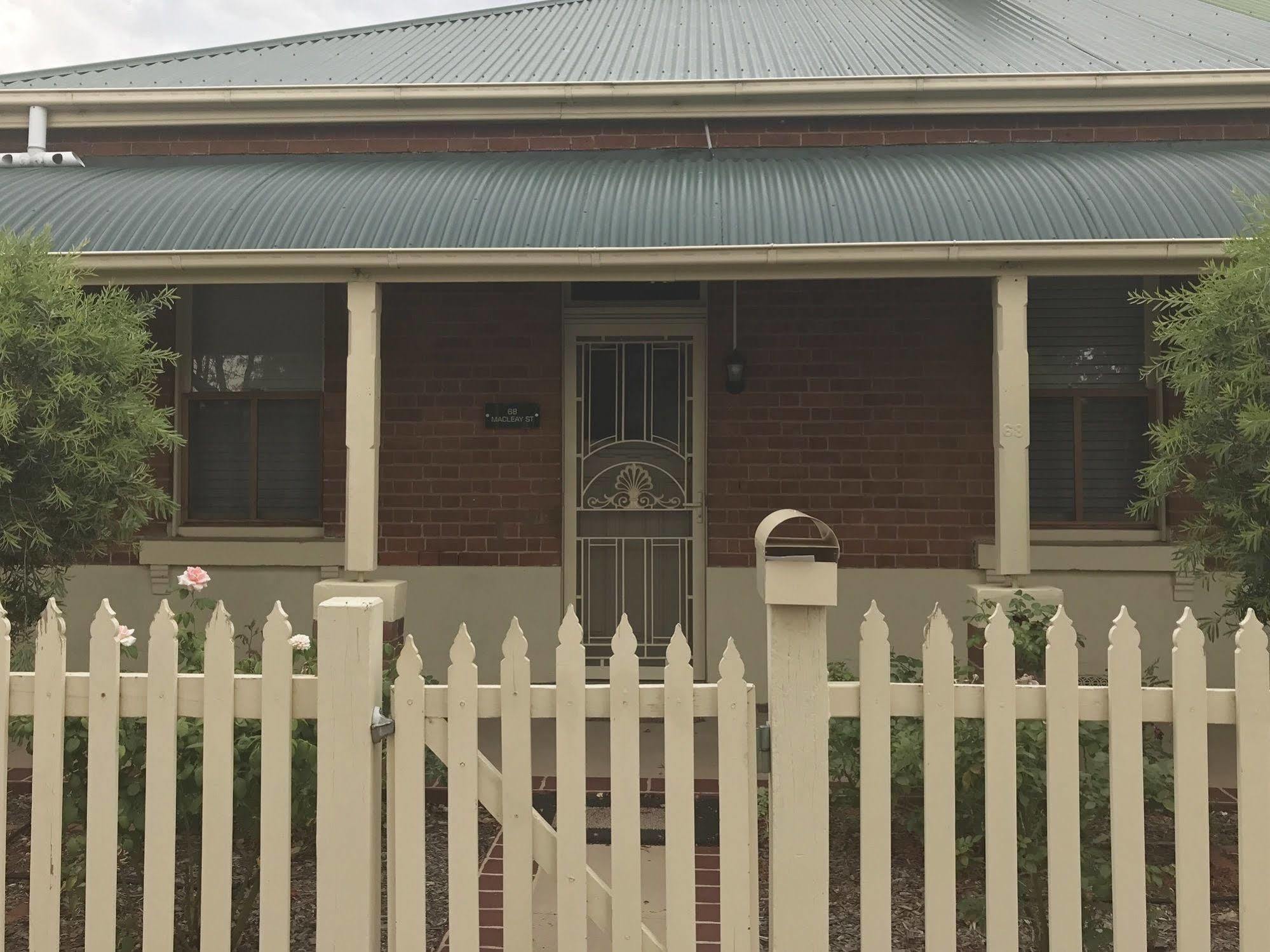 Endeavour Court Motor Inn Dubbo Exterior photo